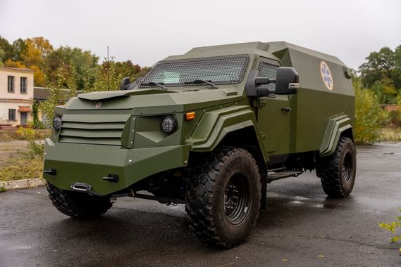 В Украину приехала уникальная бронированная "скорая" за 9,5 млн: как она выглядит